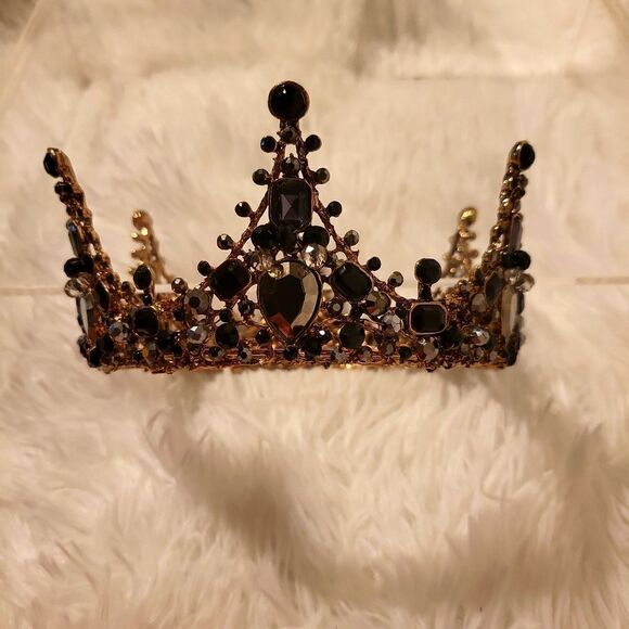 A full round tiara worn twice has 2 stones missing, beautiful!!! main image 5
